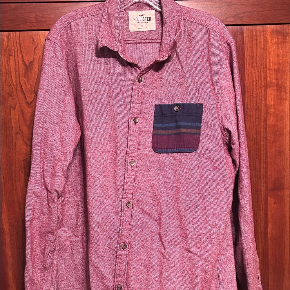 Hollister Men's Maroon Button-Up Shirt with Navy Pocket